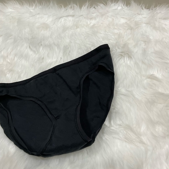 Very Sexy Victorias Secret Floral Black and Red Bra  Set - Picture 9 of 11